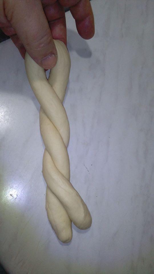 ζυμαρι πλεξουδα για ψωμακια