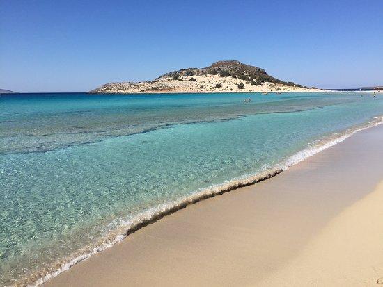 Η ελληνική παραλία με τα γαλαζοπράσινα νερά & την χρυσή αμμουδιά - Η ομορφιά της θα σας μαγέψει!