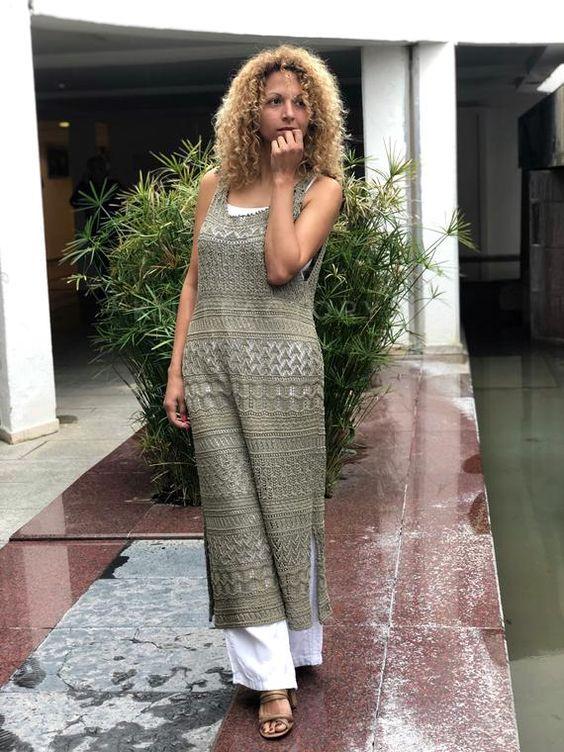 πλεκτό μάξι μπεζ φόρεμα