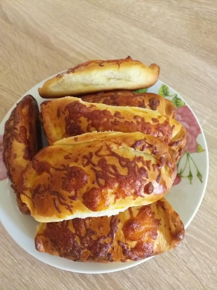 σπιτικα καλτσονε με μοτσαρελα και τυρι κρεμα