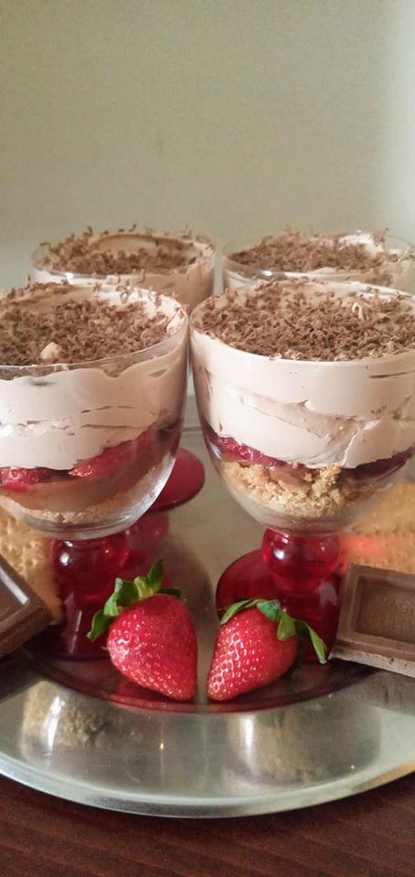 ατομικο γλυκο ψυγειου με πραλινα και φραουλες