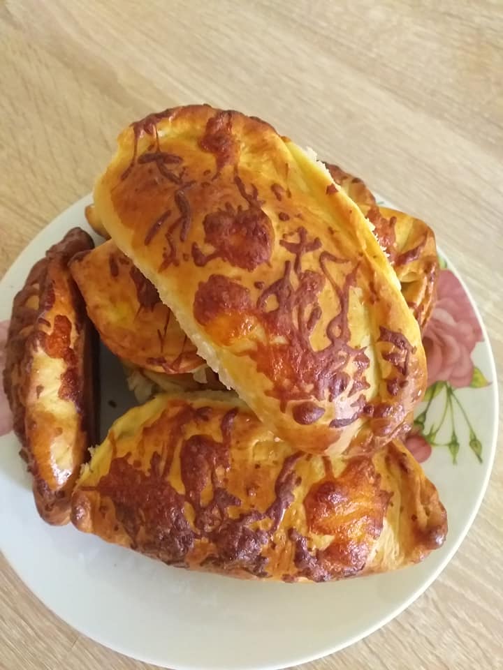 σπιτικα καλτσονε με μοτσαρελα τυρι κρεμα και γαλοπουλα