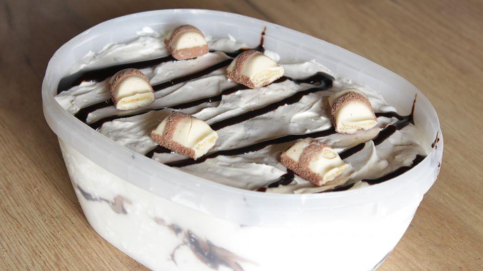 Παγωτό bueno με κομμάτια σοκολάτας χωρίς παγωτομηχανή, βήμα-βήμα