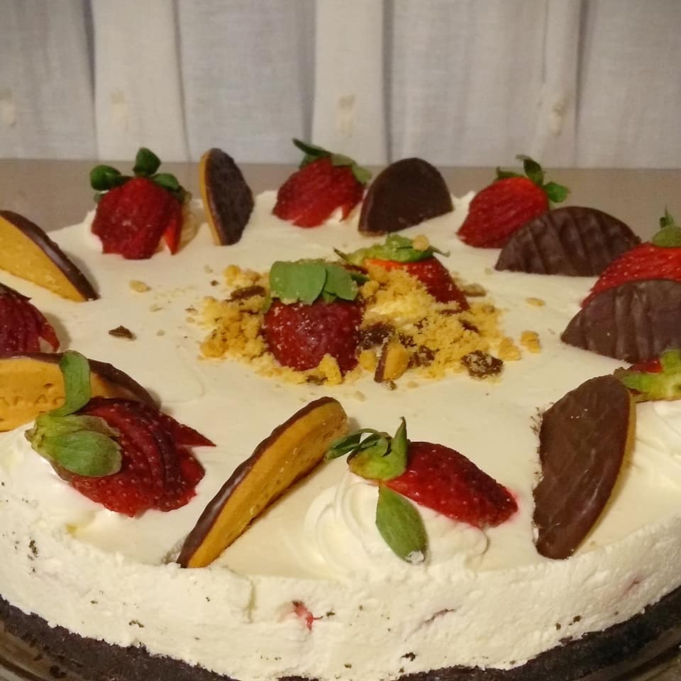 Cheesecake με λευκή σοκολάτα και φράουλες
