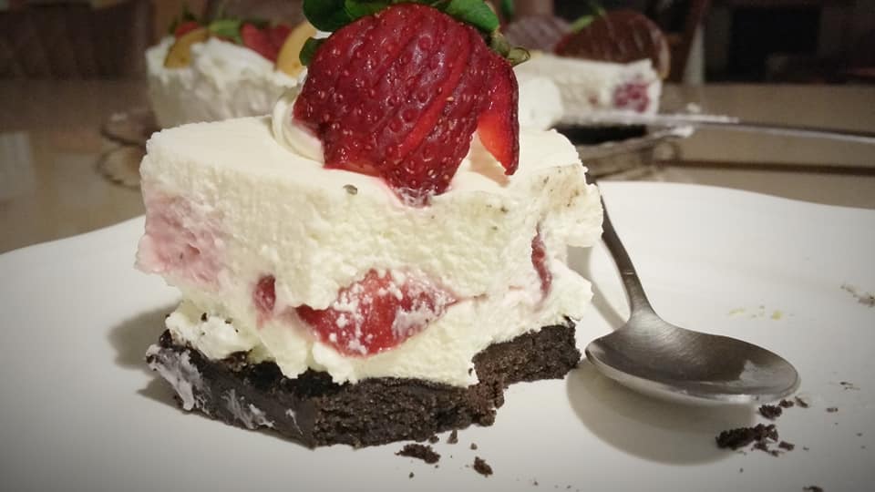 κομματι cheesecake με φραουλες