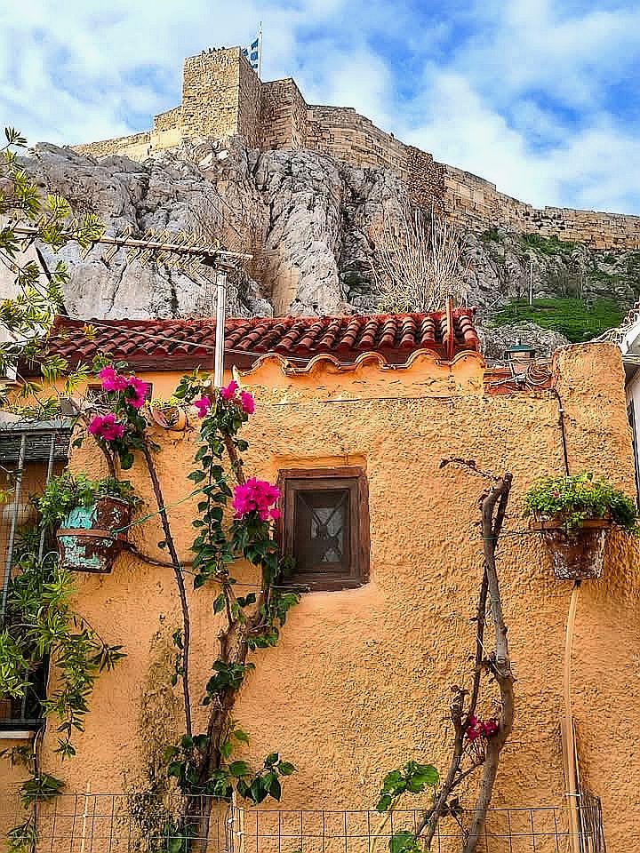 Αναφιώτικα: Η μαγική συνοικία της Αθήνας που μοιάζει περισσότερο με...κυκλαδίτικο νησί!