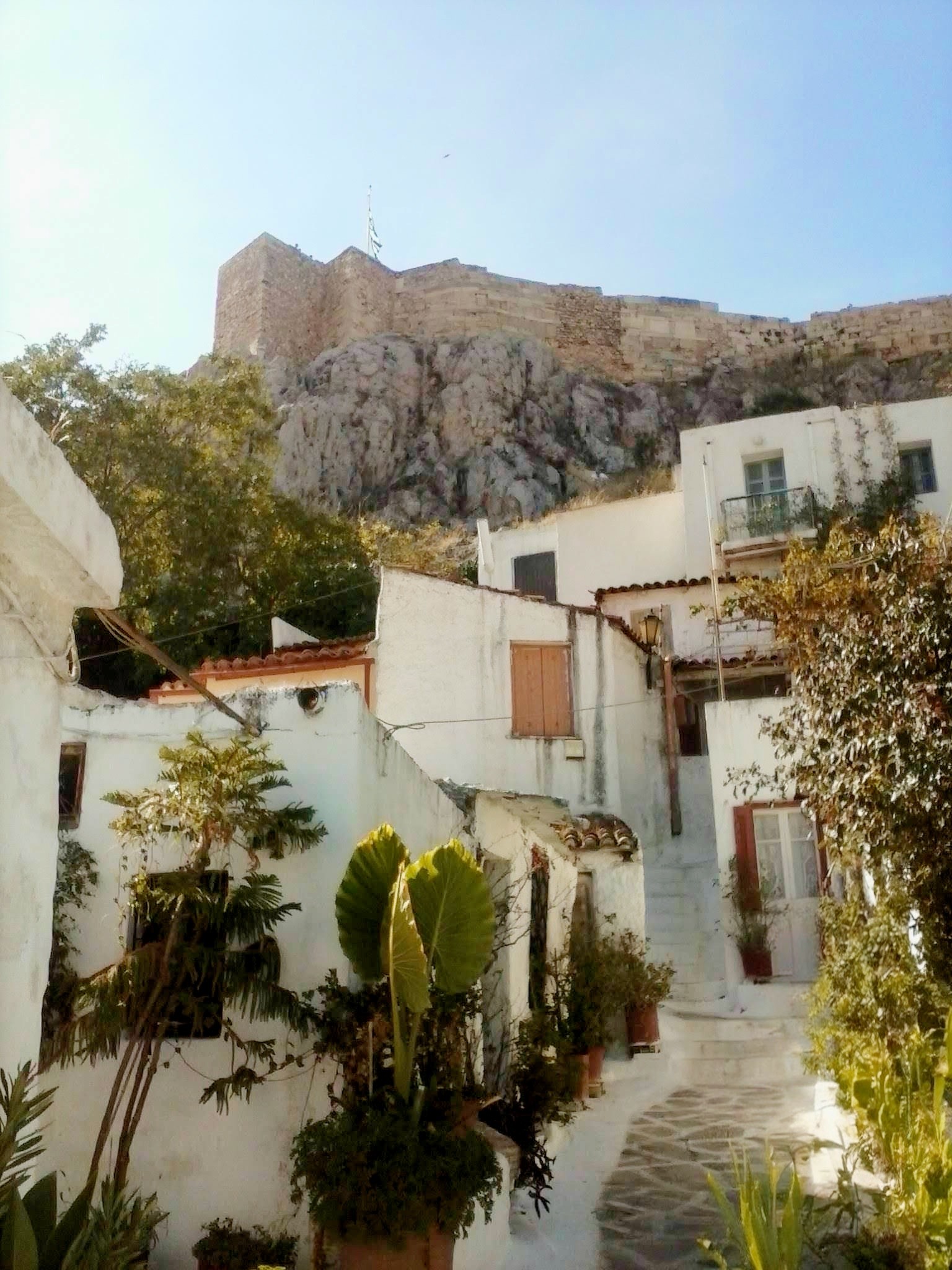 Αναφιώτικα: Η μαγική συνοικία της Αθήνας που μοιάζει περισσότερο με...κυκλαδίτικο νησί!