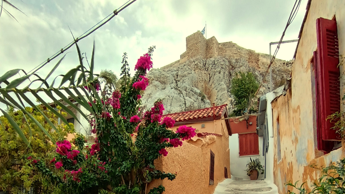 Αναφιώτικα: Η μαγική συνοικία της Αθήνας που μοιάζει περισσότερο με...κυκλαδίτικο νησί!