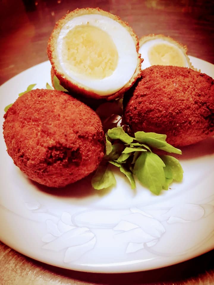 παναρισμενα βραστα αυγα σαν σνιτσελ