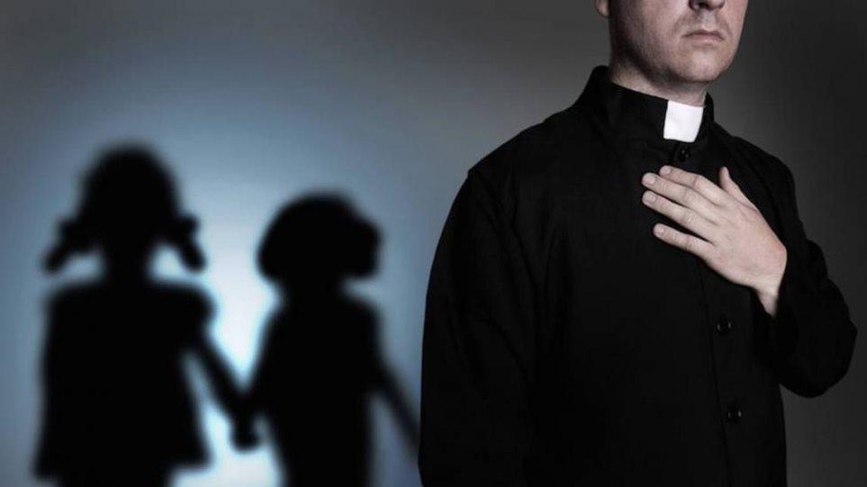 Ο ιερέας που σύγκρινε την άμβλωση με την παιδεραστiα απολογείται μετά τον σάλο που δημιούργησαν οι δηλώσεις του