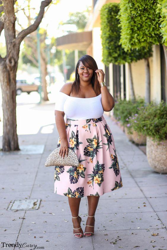 φλοράλ ροζ φούστα με άσπρο τοπ