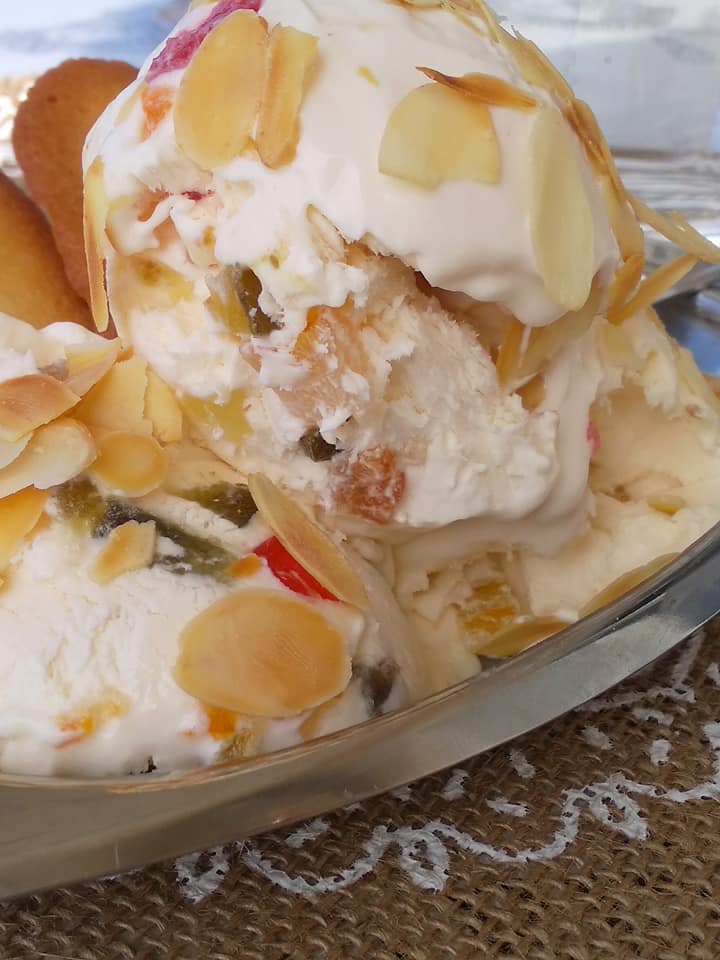 παγωτο παρφε με κομματια γλυκο κουταλιου