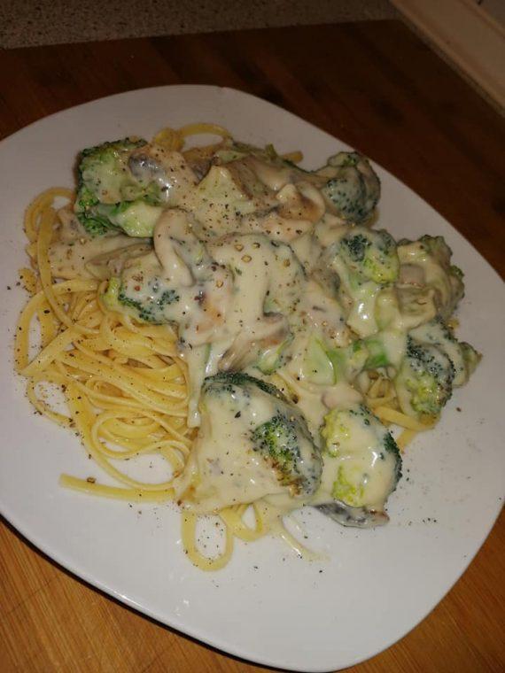 Ταλιατέλες με μπρόκολο κρεμά γάλακτος και μανιτάρια 1