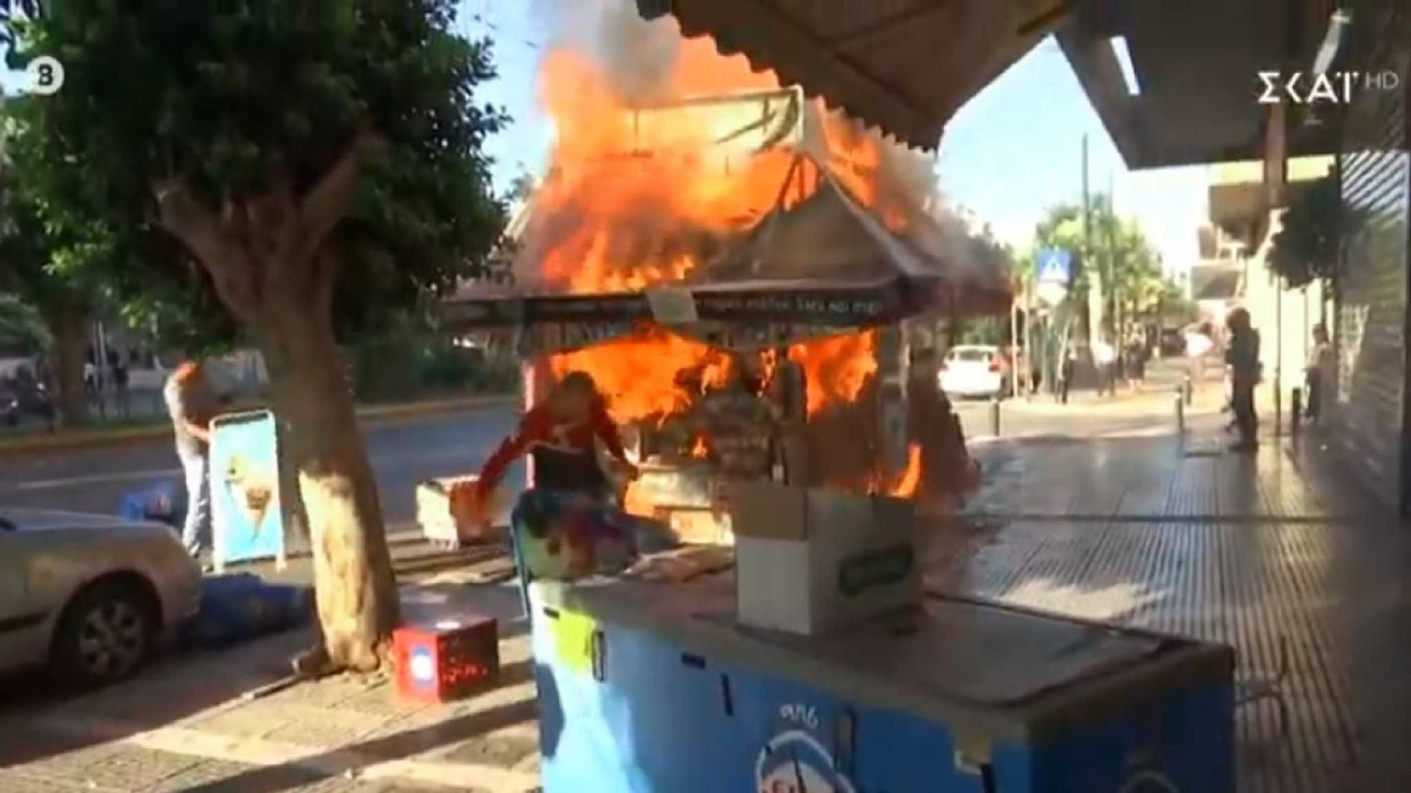 Συμβαίνει τώρα: Φωτιά σε περίπτερο στην Αθήνα - Βίντεο την ώρα που καίγεται