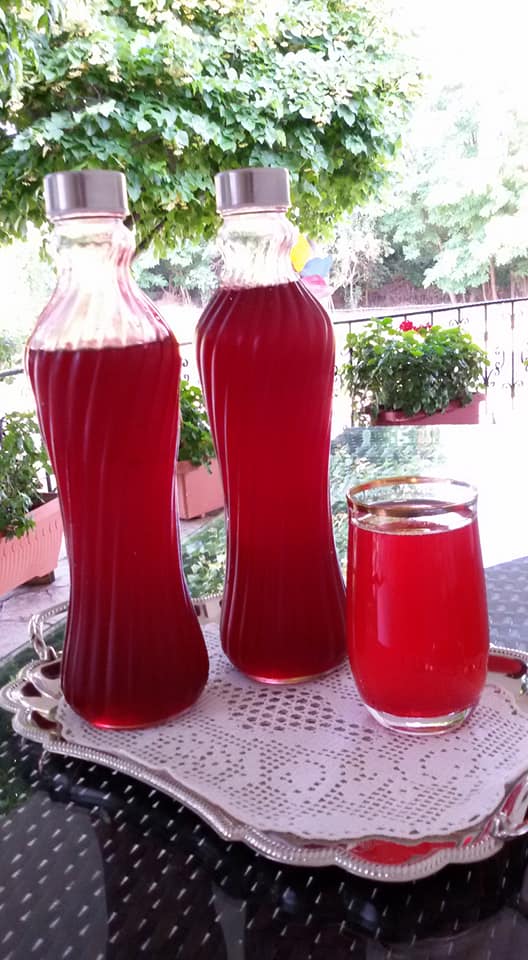 παραδοσιακή σπιτική βυσσινάδα της γιαγιάς