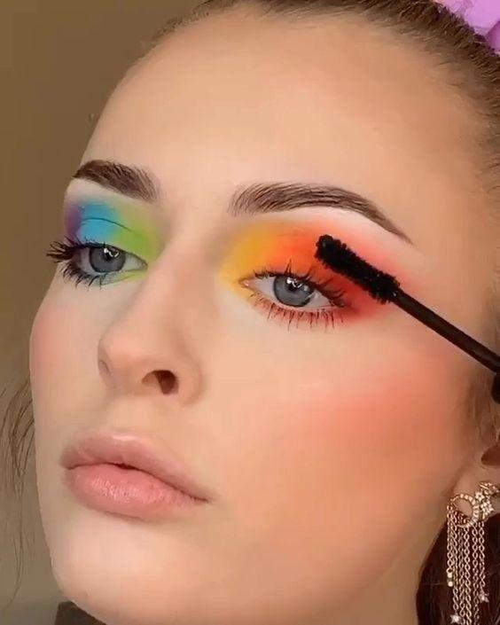 μοβ, γαλάζια και πράσινη σκιά και κίτρινη, πορτοκαλί και κόκκινη σκιά