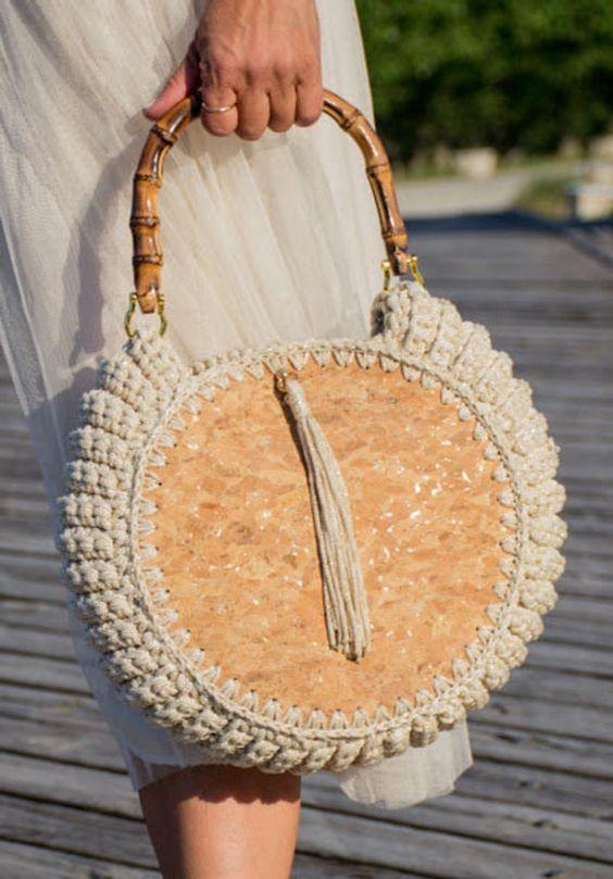 ξύλινο γυναικείο τσαντάκι με crocket σχέδιο