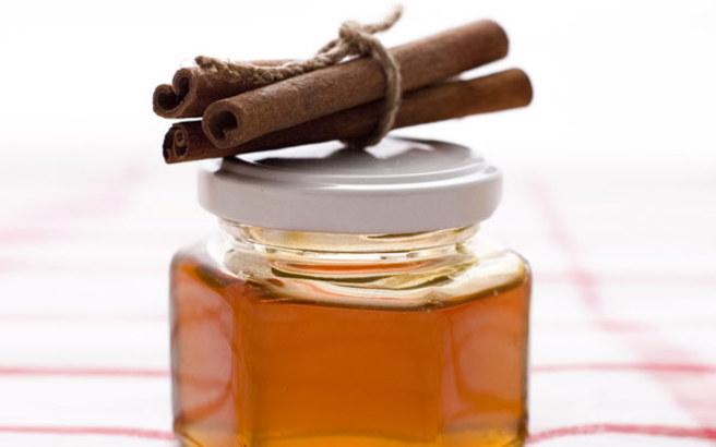 Μάσκα προσώπου με κανέλα και μέλι