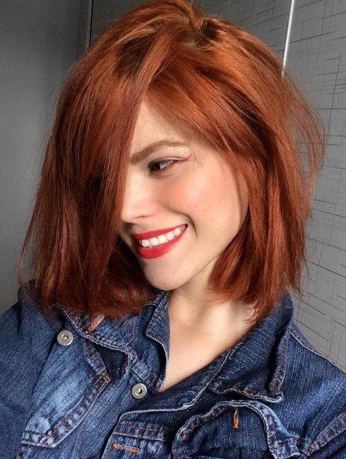 χάλκινα καρέ μαλλιά