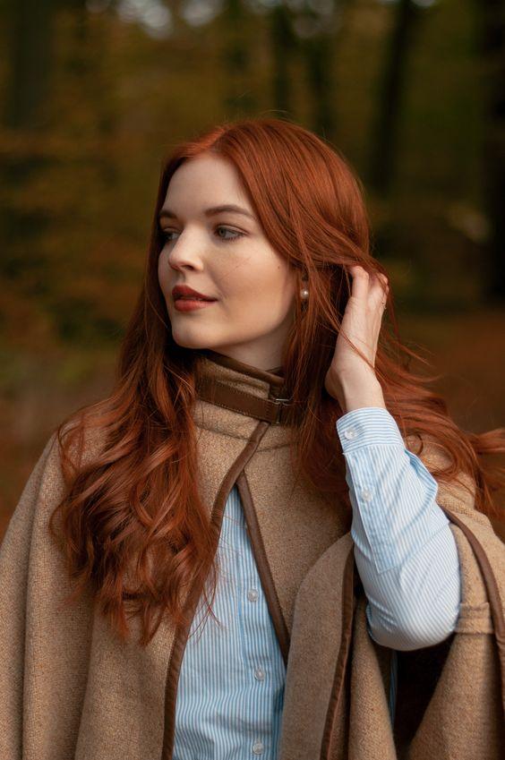 χάλκινα μακριά μαλλιά