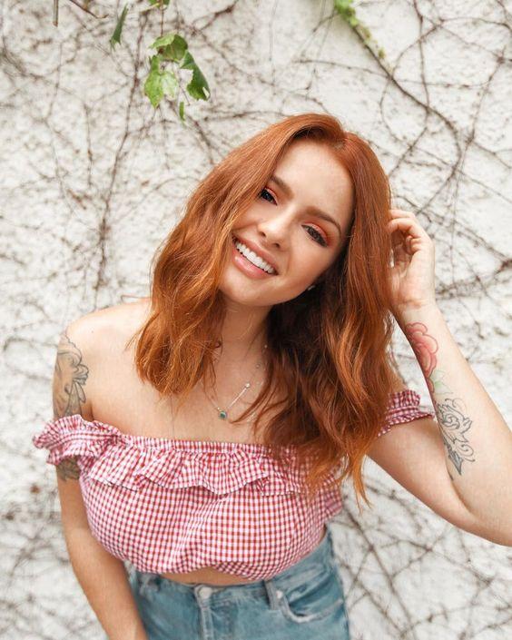 χάλκινα καρέ μαλλιά