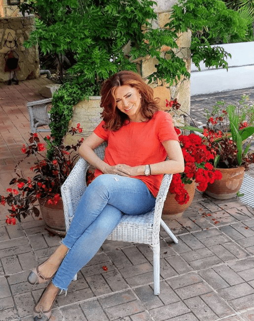 Το εξοχικό της Μιμής Ντενίση στον Θεολόγο θα το λατρέψεις: Με τεράστια καταπράσινη αυλή και πισίνα! (εικόνες)