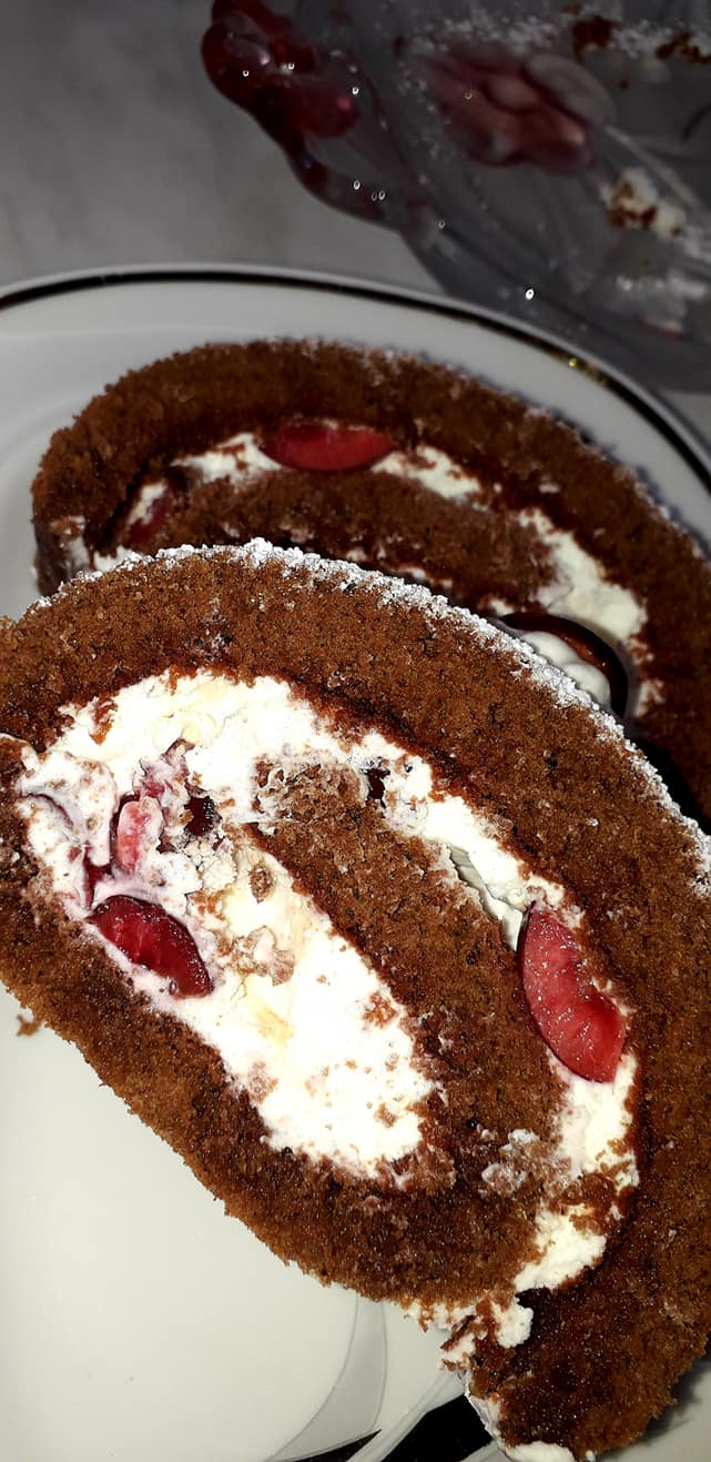 Σοκολατένιος κορμός με άχνη κομμάτι