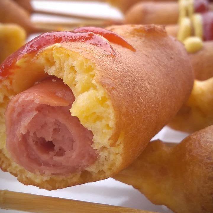 Λαχταριστά corn dogs σε ξυλάκι για το παιδικό πάρτυ! Λαχταριστά corn dogs σε ξυλάκι για το παιδικό πάρτυ!