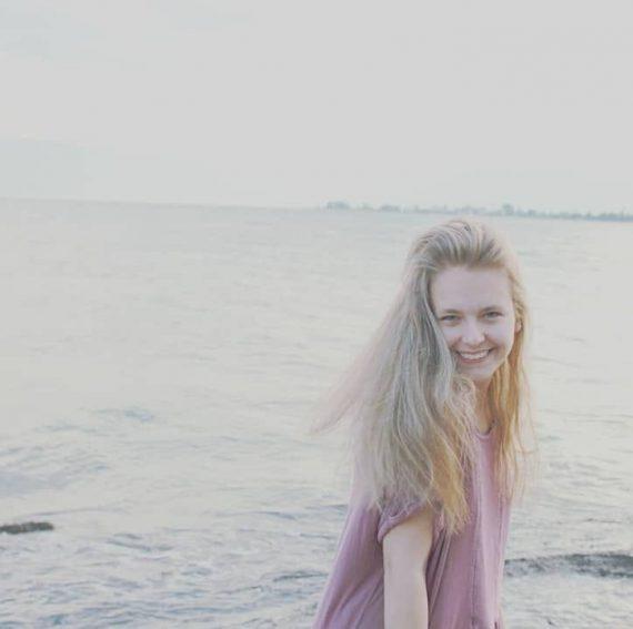 Η 18χρονη κόρη του Απόστολου Γκλέτσου είναι ένας ξανθός άγγελος! Ανεπιτήδευτη ομορφιά (εικόνες)