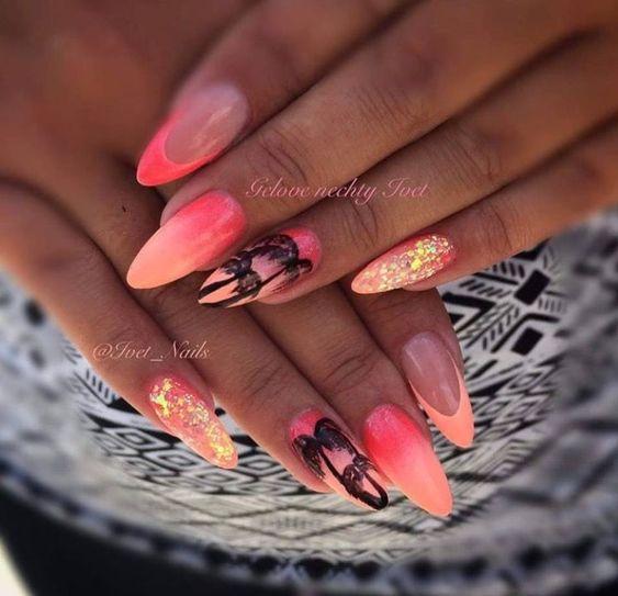 κοραλί μανικιούρ με φοίνικες και στρας