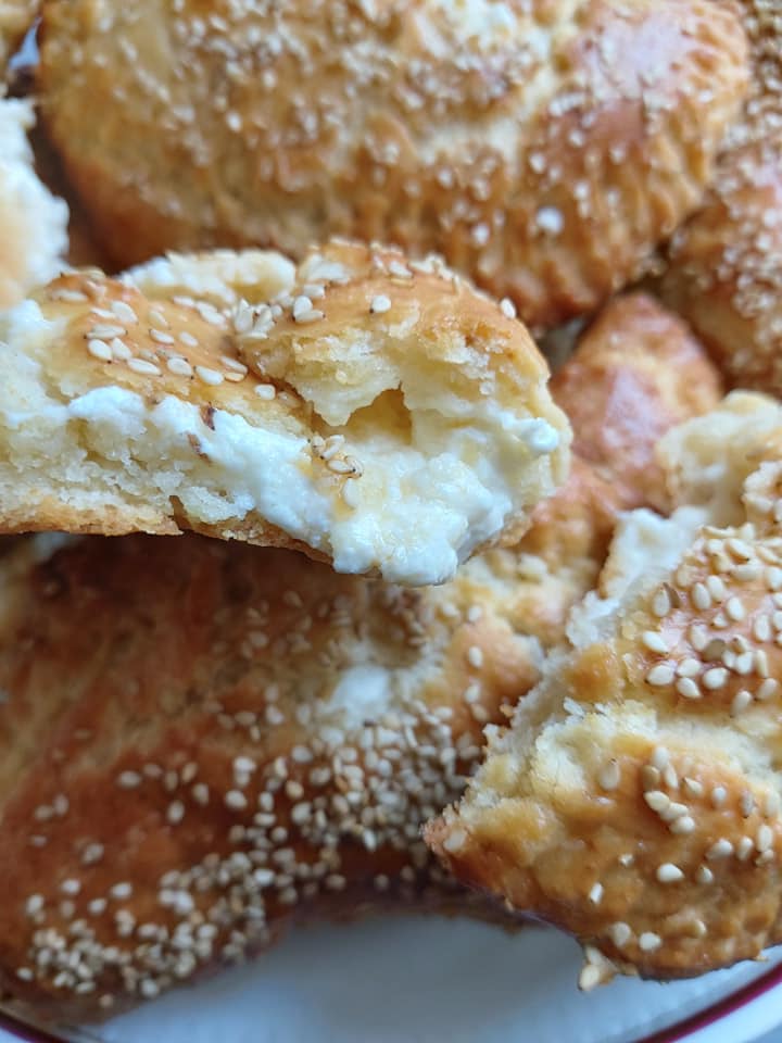  τυροπιτάκια κουρού με τυρί