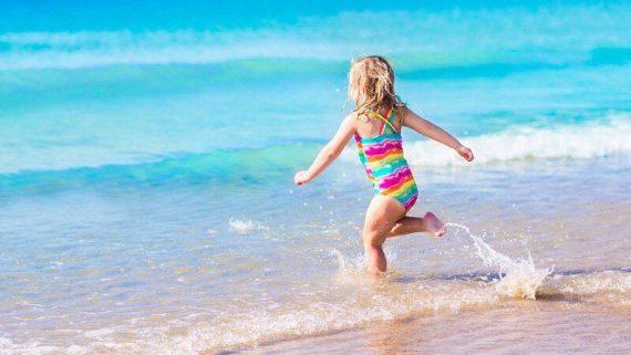 Καλοκαίρι: Εκεί που οι μεγάλοι βλέπουν αφόρητη ζέστη & κορονοϊό, τα παιδιά βλέπουν θάλασσα, ήλιο & παγωτά!