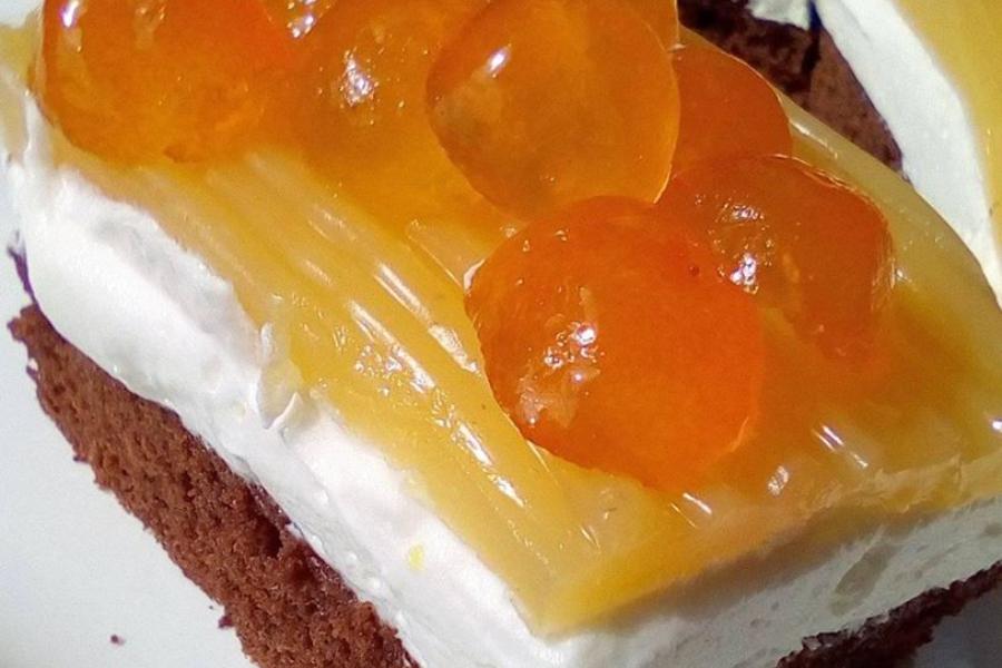 Δροσερό γλυκό με σοκολατένια βάση και κρέμα φρούτων! Δροσερό γλυκό με σοκολατένια βάση και κρέμα φρούτων!