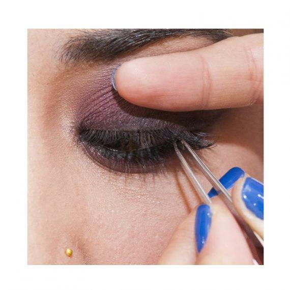 Πως θα κάνεις τις βλεφαρίδες σου να μοιάζουν με extensions βλεφαρίδων από το σπίτι; Δες τον τρόπο βήμα βήμα