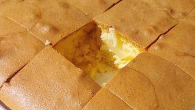 Κέικ αφρός, γεμιστό με κομμάτια ανανά χωρίς βούτυρο