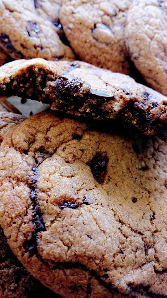 Συνταγή για μαλακά μπισκότα cookies με κομμάτια σοκολάτας! Χωρίς μίξερ!