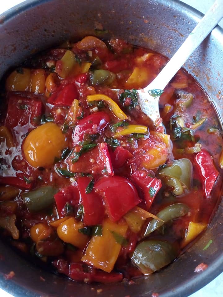 τουρσί από πολύχρωμες πιπεριές 