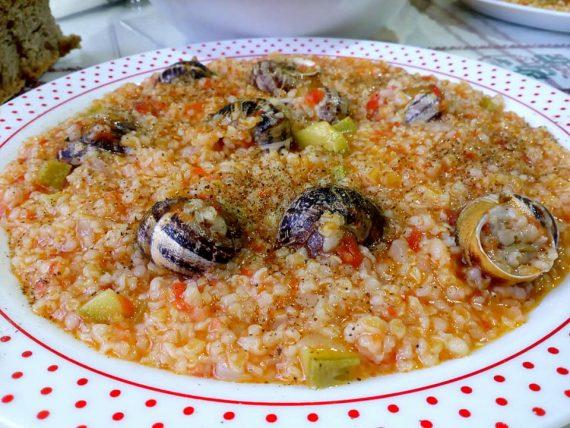 Κρητική παραδοσιακή συνταγή: Χόντρο με χοχλιούς! Σαλιγκάρια με σιτάρι