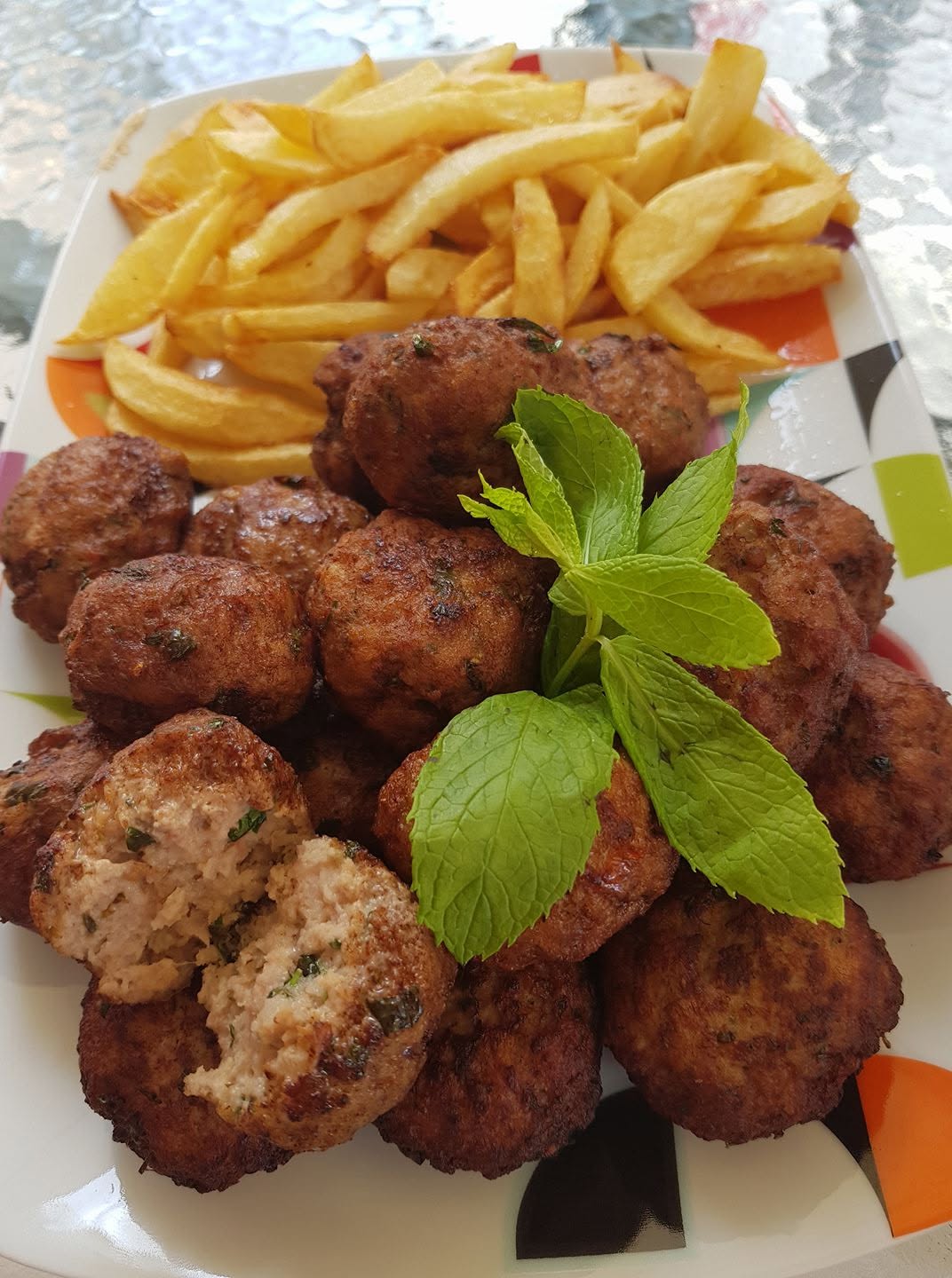 Παραδοσιακή συνταγή για αφράτα κεφτεδάκια με ούζο