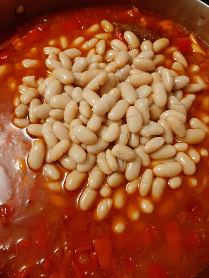 Μοσχάρι με φασόλια και πιπεριές