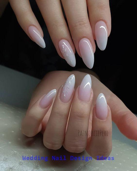 Milky nails: Το πιο σικ και διακριτικό χρώμα στα νύχια για τον Αύγουστο του 2020!