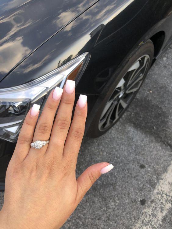 Milky nails: Το πιο σικ και διακριτικό χρώμα στα νύχια για τον Αύγουστο του 2020!