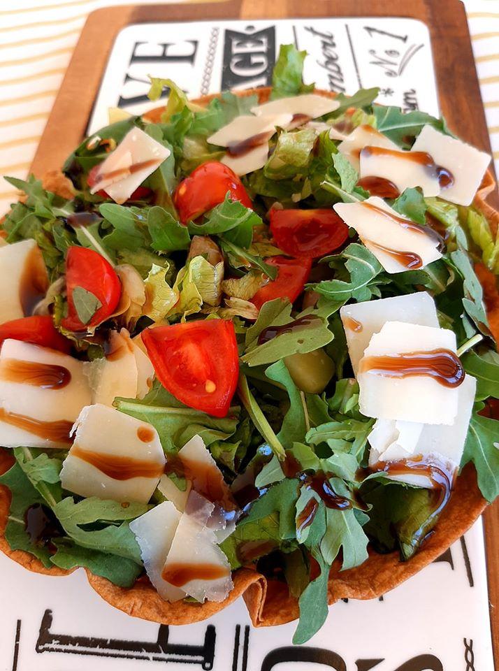 σαλάτα με ψητή τορτίγια