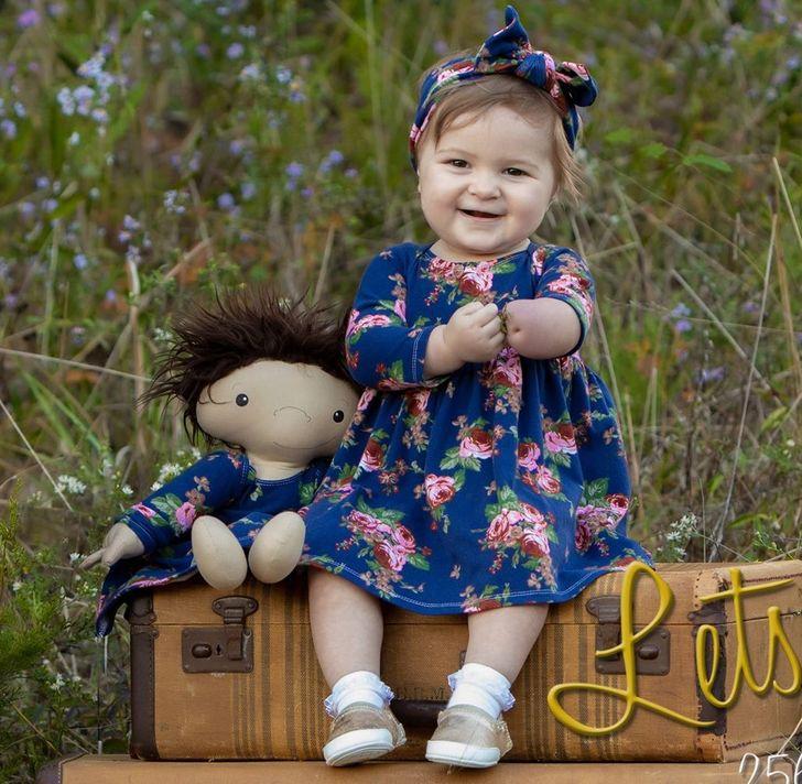 Μαμά φτιάχνει κούκλες που μοιάζουν με παιδιά με ειδικές δεξιότητες & χαρίζει τα πιο όμορφα χαμόγελα