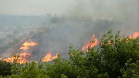 Ανεξέλεγκτη η φωτιά στην Ικαρία- Εκκένωση οικισμών