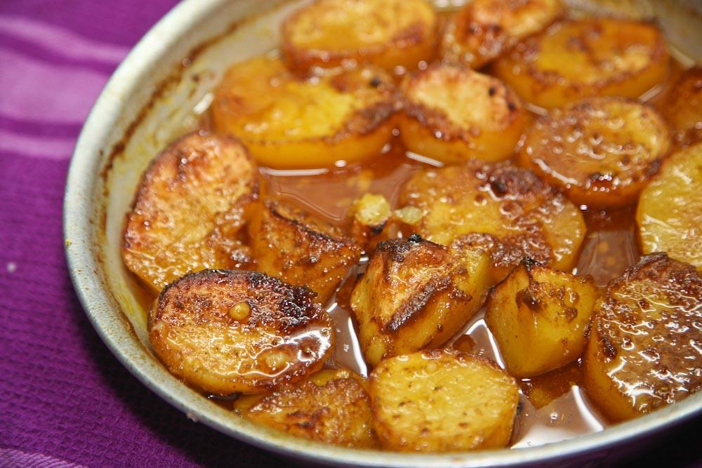 Η συνταγή για τις πιο μελωμένες και μαλακές πατάτες φούρνου