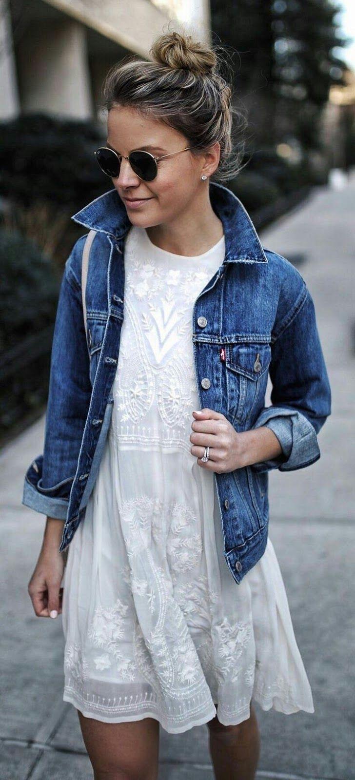 λευκό φόρεμα με τζιν τζακετ