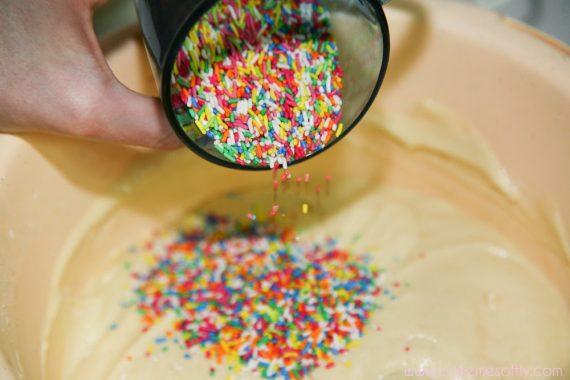 Funfetti Cupcakes: Τα πιο χρωματιστά & παιχνιδιάρικα cupcakes για το παιδικό party!