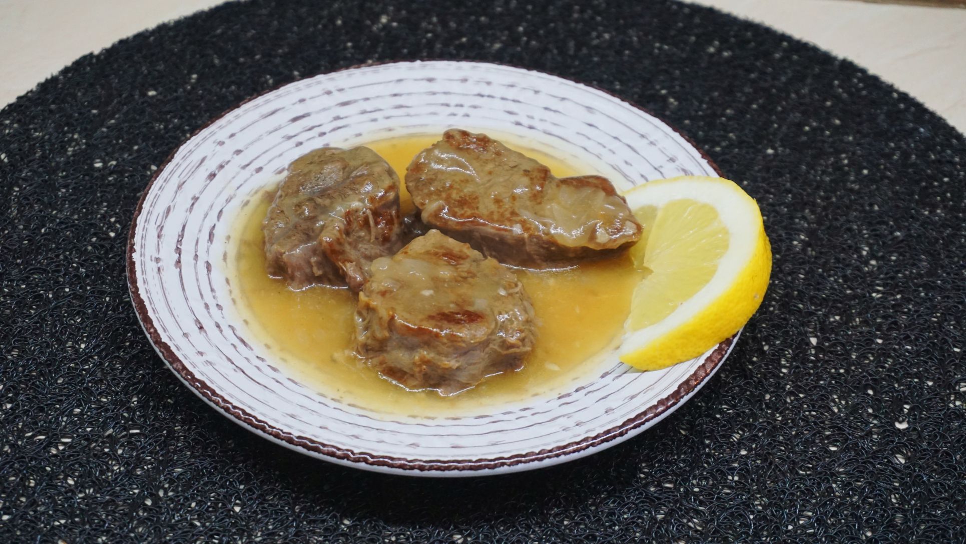 Το λεμονάτο της αρχάριας: Μοσχάρι λεμονάτο με χυλωμένη σάλτσα από απλά υλικά