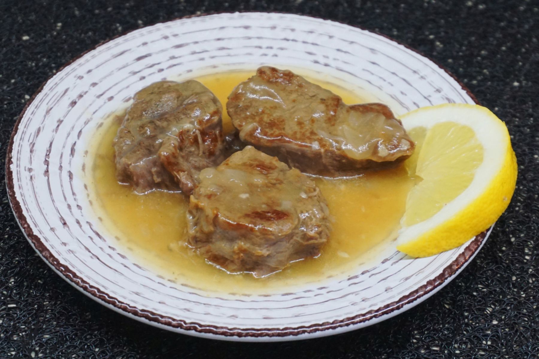 Το λεμονάτο της αρχάριας: Μοσχάρι λεμονάτο με χυλωμένη σάλτσα από απλά υλικά